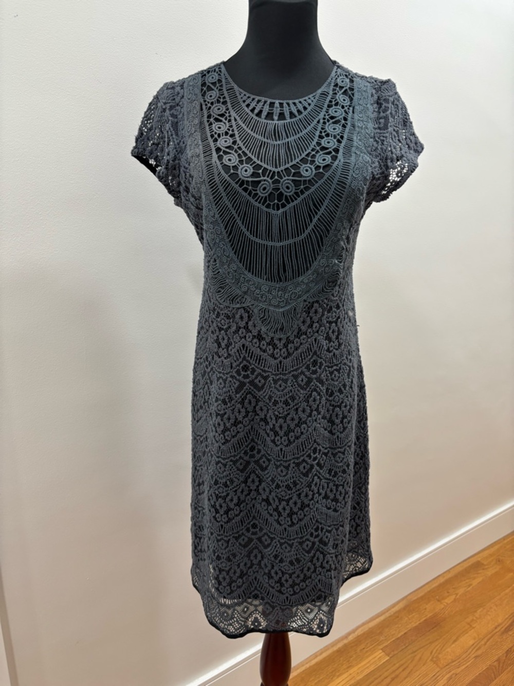 565 Nanette Lepore Crochet Lace Midi Dress in Charcoal Gray/Deep Green